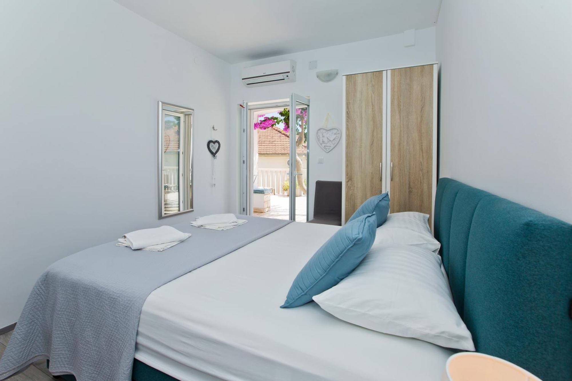 Apartments Juric Хвар Экстерьер фото