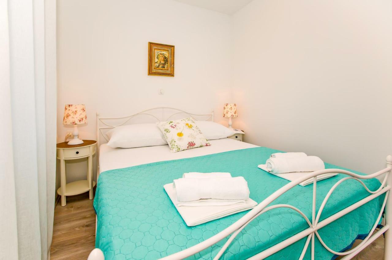 Apartments Juric Хвар Экстерьер фото