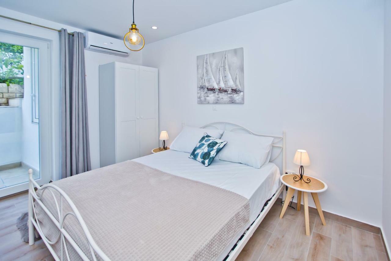 Apartments Juric Хвар Экстерьер фото